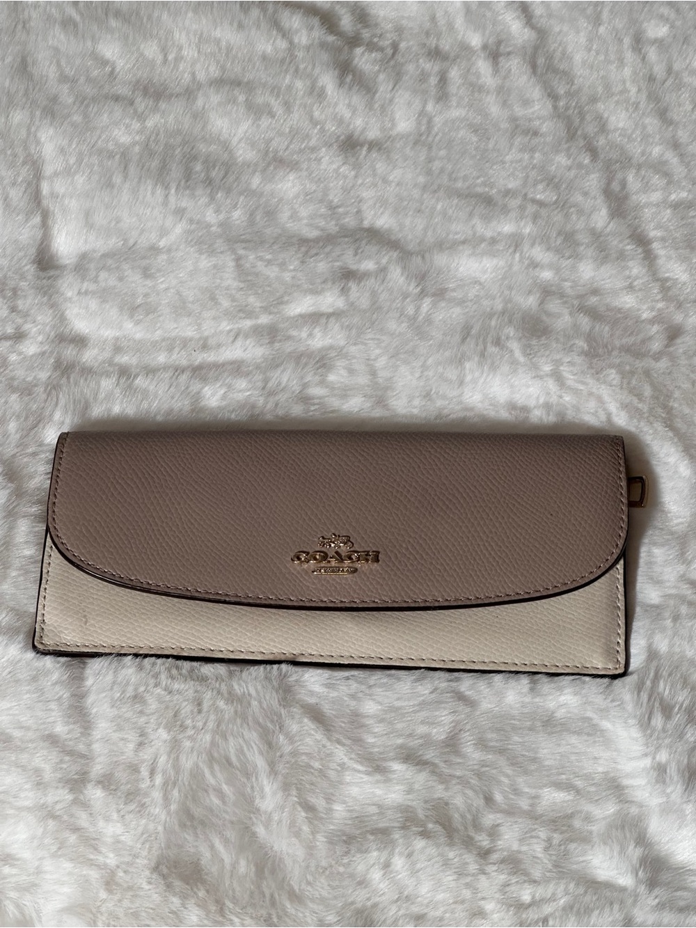 Coach Designer White & Taupe
Envelope Wallet with gold emblem & dark trimmed